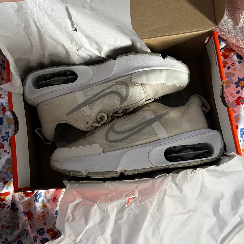 Nike Womens Air Max INTRLK Aura White Comfort Shoes